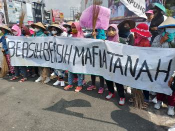 Warga Desa Malang Sari Aksi Damai di Bundaran Tugu Adipura Minta Keadilan Berantas Mafia Tanah